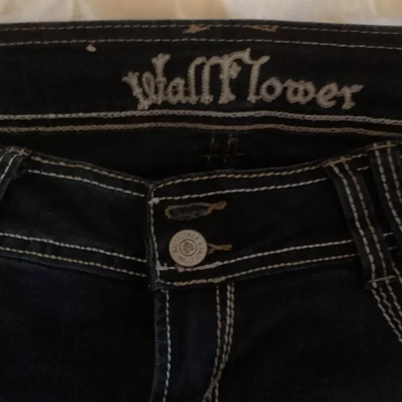 Wallflower Womens The Luscious Curvy Bootcut Jeans - Picture 3 of 7